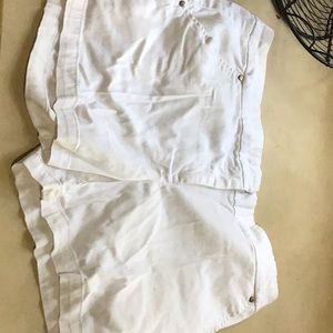DEPT222 White shorts